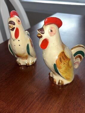 Vintage rooster salt and pepper shakers